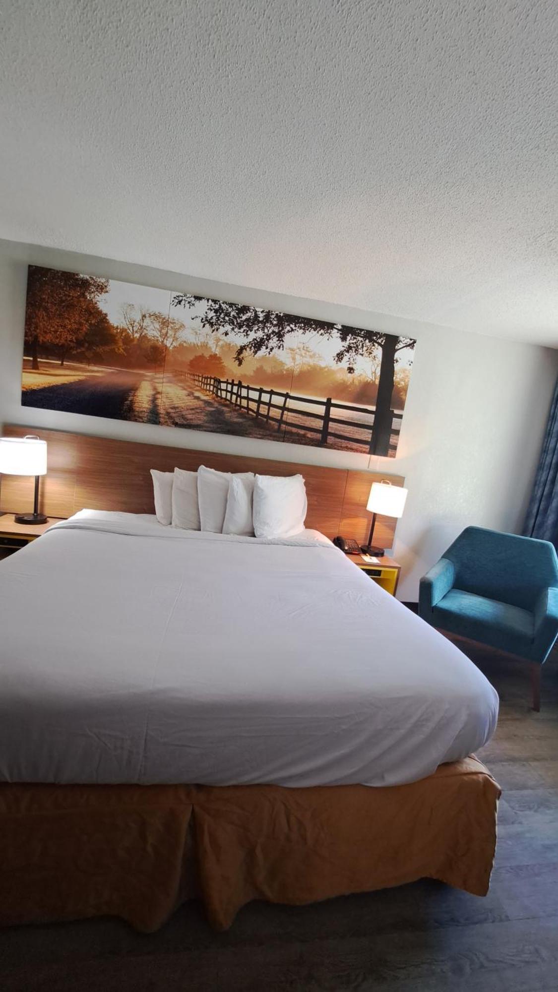 Days Inn & Suites By Wyndham Rocky Mount Golden East Bagian luar foto
