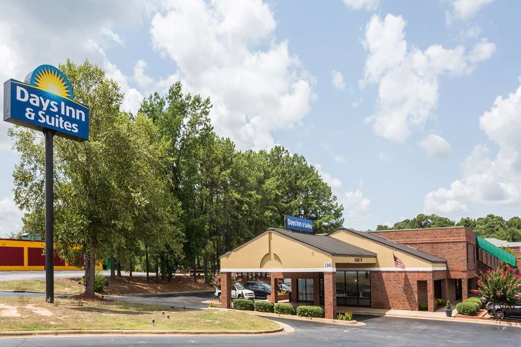 Days Inn & Suites By Wyndham Rocky Mount Golden East Bagian luar foto